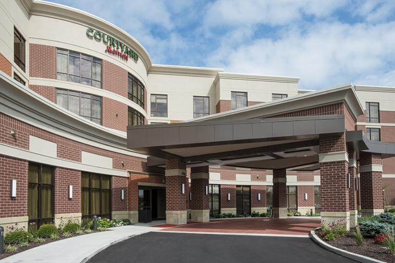 front enterance to rookwood courtyard marriott